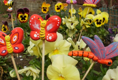 Anunt Imagine - Figurine pentru ghivecele cu flori