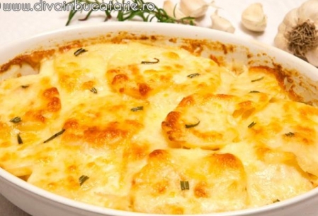 Reteta zilei: Cartofi Dauphinoise - cu smantana si usturoi