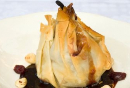 Reteta zilei: Pere in vin,umplute cu ciocolata