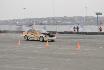 O masina a derapat la Campionatul de Drifturi de la Iasi