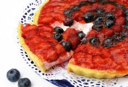 Reteta zilei: Tarta cu capsuni si crema de Ricotta