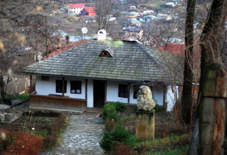 Din seria “Ce avem si nu pretuim” I . “Uriasul cu ochi albastrii” din Bojdeuca