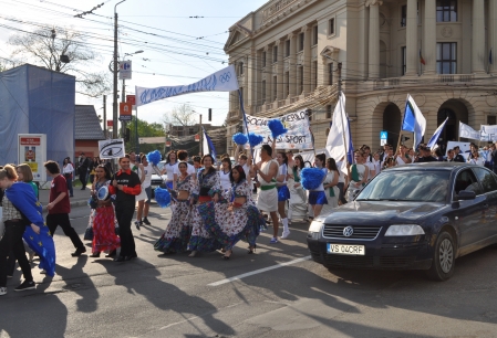 Parada FEstudIS a blocat traficul in Piata Unirii