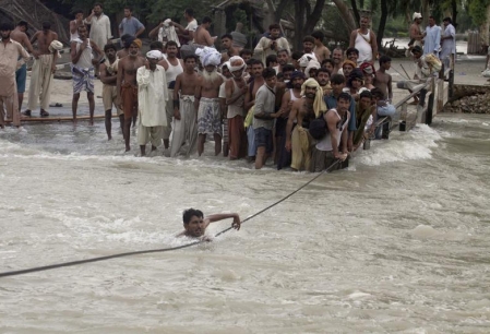 Inundatii in India: 4 morti, peste 180.000 de sinistrati