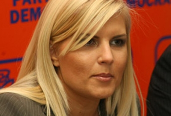 Elena Udrea:  “Uniunea Solutii Lipsa (USL) a dat inca o data dovada de slabiciune in cazul motiunii de cenzura”